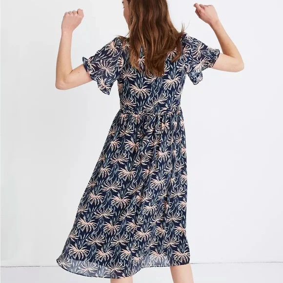 Madewell Ruffle-Sleeve Midi Dress in Oasis Palms - Picture 3 of 11